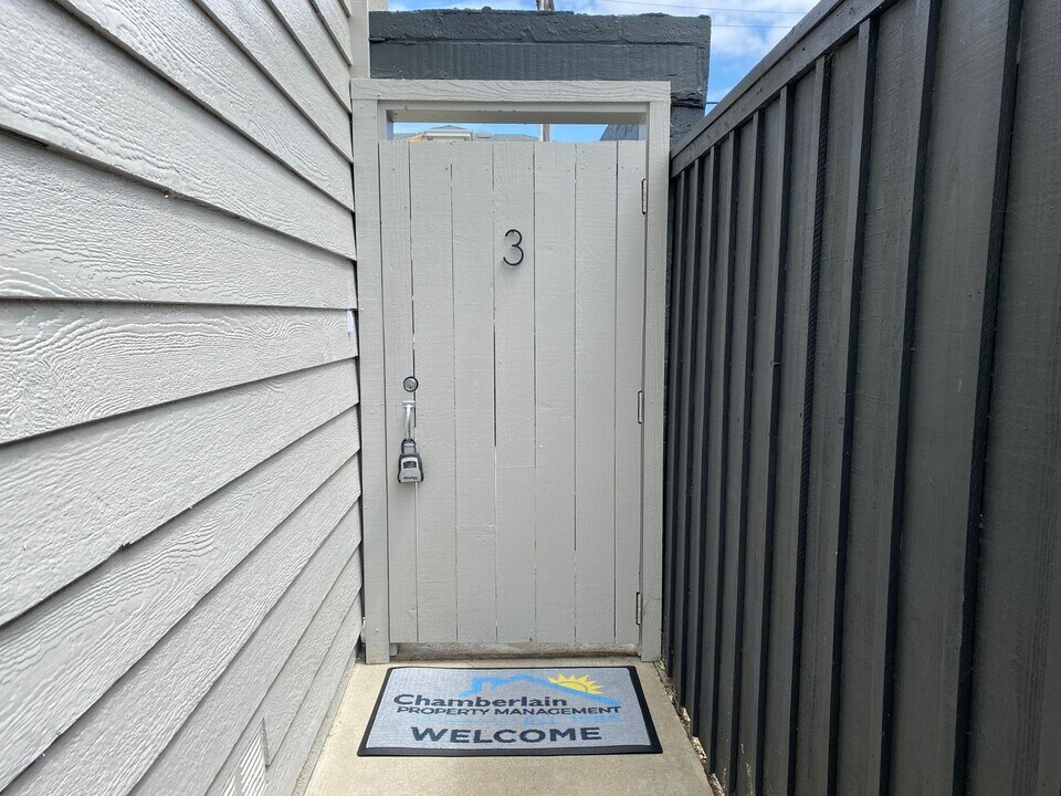 518 S Pacific St-Unit -03 in Oceanside, CA - Building Photo