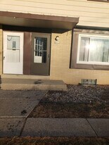 6910 N 43rd St in Milwaukee, WI - Building Photo