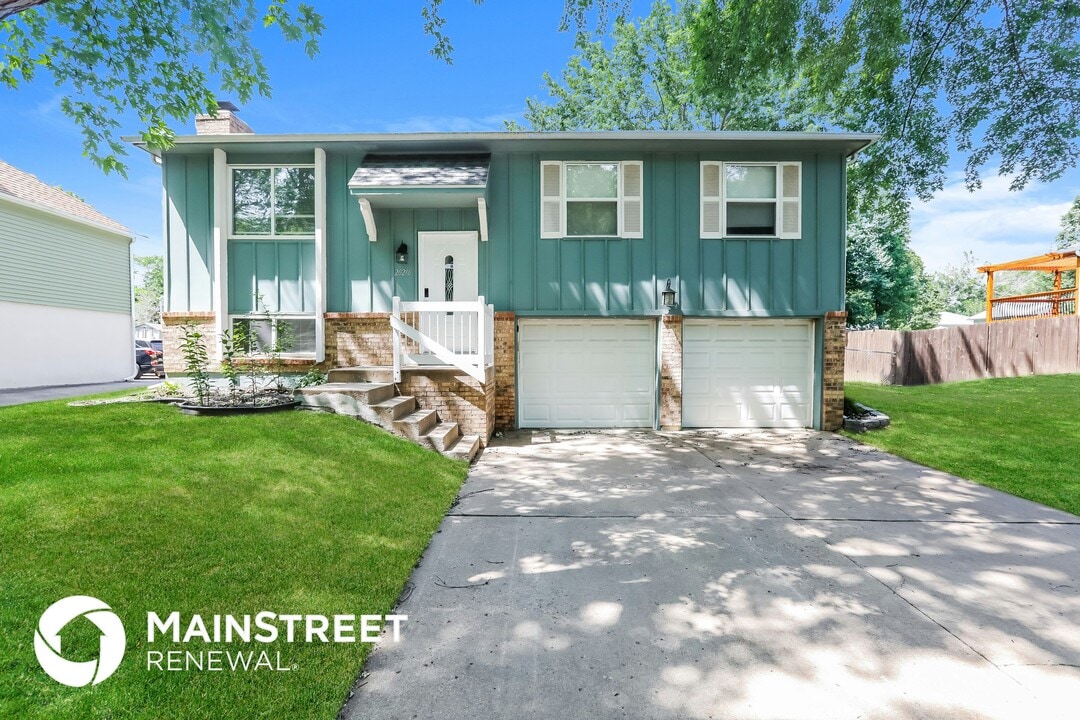 20216 E 14th St N in Independence, MO - Foto de edificio