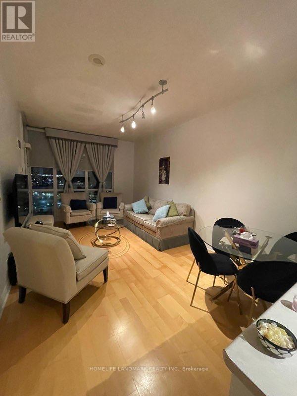 3939 Duke of York Blvd in Mississauga, ON - Building Photo - Building Photo