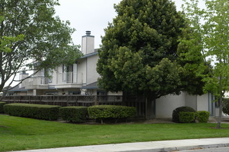 Livermore Downs Condominiums in Livermore, CA - Building Photo - Building Photo