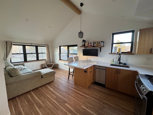 124 NW Columbia St, Unit #2