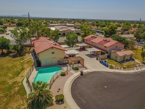 Gorgeous Townhouse with Private Yard in Mesa, AZ - Foto de edificio - Building Photo