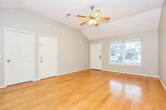 8009 Maggie Ct in Nashville, TN - Foto de edificio - Building Photo