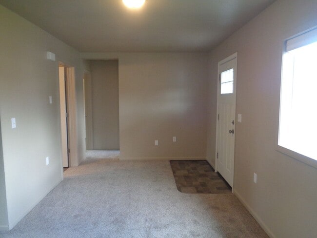 254 Taylor St in Lebanon, OR - Building Photo - Building Photo