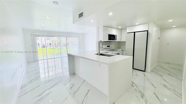 9375 Fontainebleau Blvd