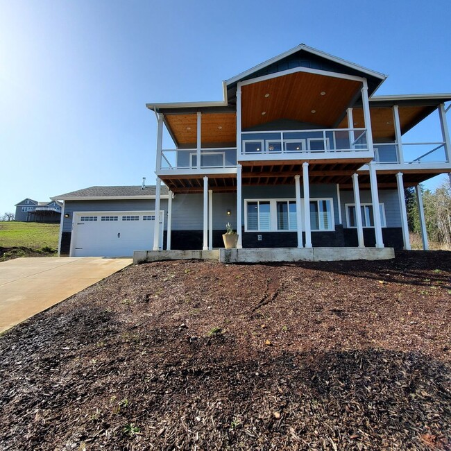 6305 Lake Pointe Wy in Sweet Home, OR - Building Photo - Building Photo