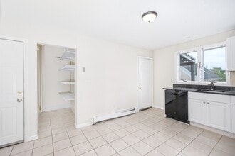 14 Kilby St, Unit 2R in Somerville, MA - Building Photo - Building Photo