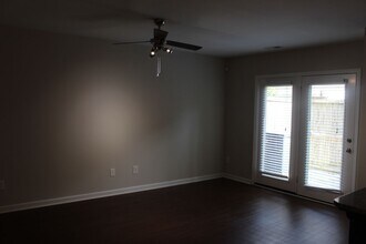 2638 Middle Br Bnd in Fayetteville, NC - Foto de edificio - Building Photo
