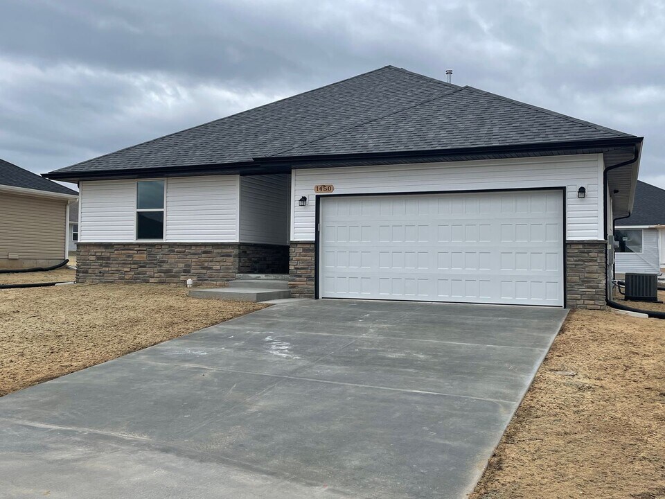 1450 Drayton Ct in Republic, MO - Building Photo