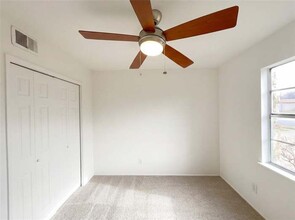 8541 Strathmore Dr, Unit 0508 in Dallas, TX - Building Photo - Building Photo