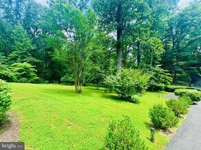 3500 Barkley Dr in Fairfax, VA - Building Photo - Building Photo