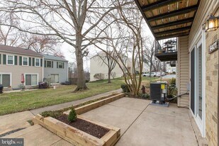 6421 Birch Leaf Ct in Burke, VA - Building Photo