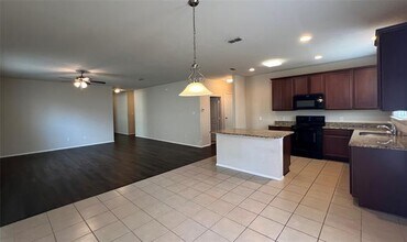 2205 Arrowhead Dr in Denton, TX - Building Photo - Building Photo