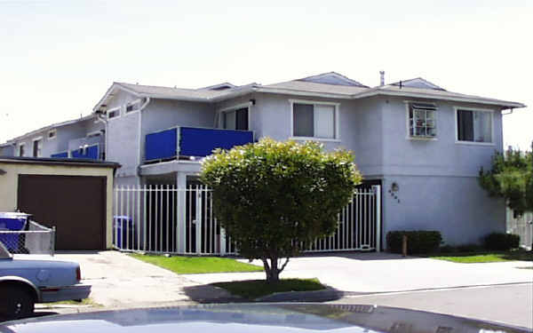 4383 Bancroft St in San Diego, CA - Building Photo - Building Photo