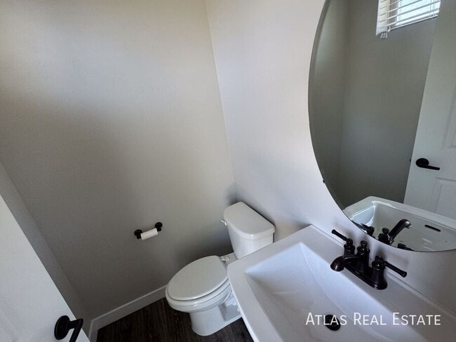 2530 W Knights Ln in Layton, UT - Building Photo - Building Photo