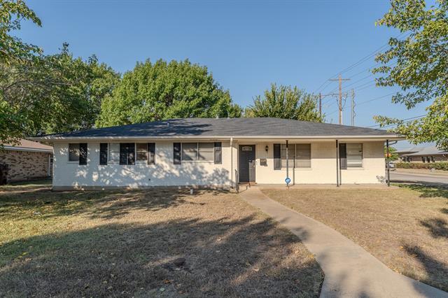 1229 Stanley St in Denton, TX - Building Photo