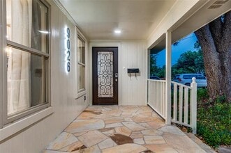 9026 Livenshire Dr in Dallas, TX - Building Photo - Building Photo