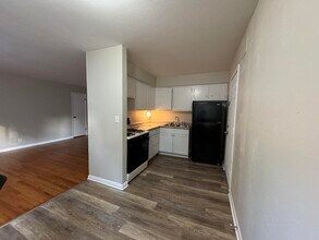 9335 W Sheridan Ave in Milwaukee, WI - Building Photo - Building Photo