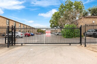 1226 Baylor Ave in Waco, TX - Foto de edificio - Building Photo