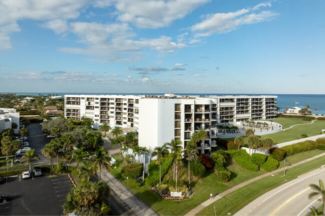 Oceancrest in Jupiter, FL - Building Photo - Building Photo