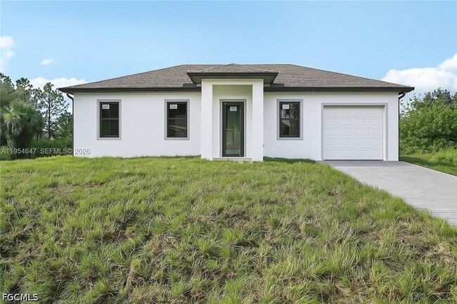 4402 E 19th St in Lehigh Acres, FL - Foto de edificio - Building Photo