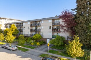 250 E 2ND St in North Vancouver, BC - Building Photo