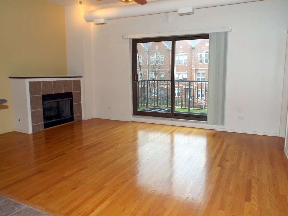 1000 E 53rd St, Unit 211 in Chicago, IL - Building Photo