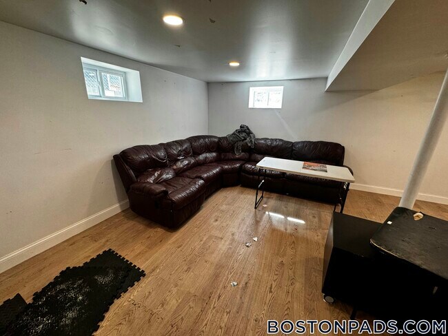12 Gene St