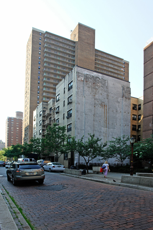 110 W 94th St in New York, NY - Building Photo - Building Photo