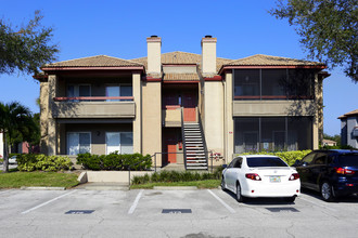 Itopia Condos in St. Petersburg, FL - Foto de edificio - Building Photo