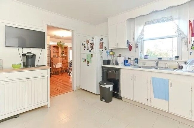 36 Hollace St in Waltham, MA - Building Photo - Building Photo