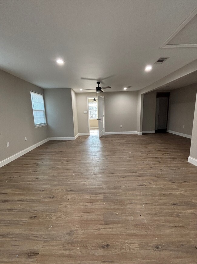 4106 Darby St in Bacliff, TX - Building Photo - Building Photo