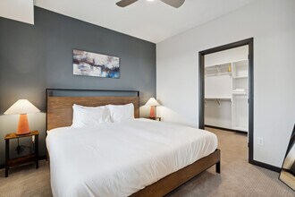 423 E Michigan St in Indianapolis, IN - Foto de edificio - Building Photo