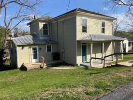 117 Peyton St in Staunton, VA - Building Photo