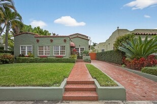 616 Upland Rd in West Palm Beach, FL - Building Photo