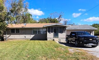 1611 Mousette Ln in Sauget, IL - Building Photo