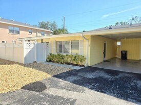 505 Manatee Ct in Venice, FL - Building Photo