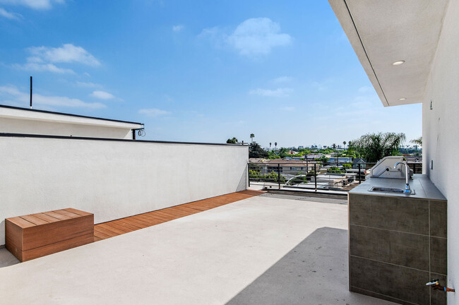 2019 S Redondo Blvd in Los Angeles, CA - Building Photo - Building Photo