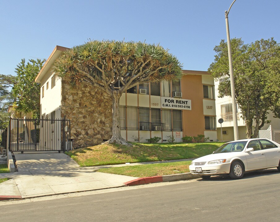 1337 N Curson Ave in Los Angeles, CA - Foto de edificio