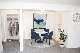 Seville Apartments in Kalamazoo, MI - Building Photo - Building Photo