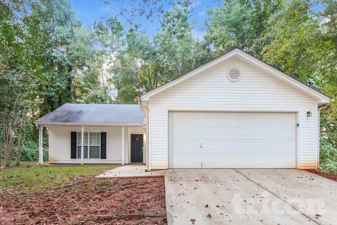 1522 Mill Creek Rd in Bethlehem, GA - Foto de edificio