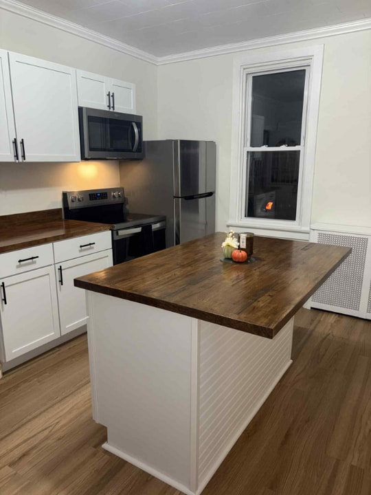 938 Wood St in Latrobe, PA - Building Photo