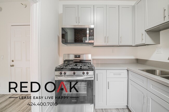 147 Normandie Ave in Los Angeles, CA - Foto de edificio - Building Photo