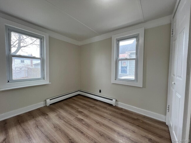 1048 Cornwell Ave in Baldwin, NY - Foto de edificio - Building Photo