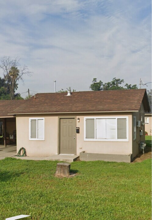 1130 N Green St in Hanford, CA - Building Photo