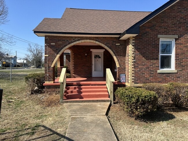 property at 406 North Main St