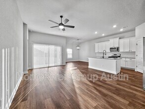 117 Skyflower Ln in San Marcos, TX - Building Photo - Building Photo