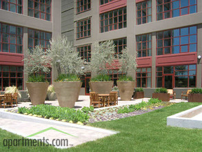 Aqua Via Apartments in Oakland, CA - Building Photo - Building Photo