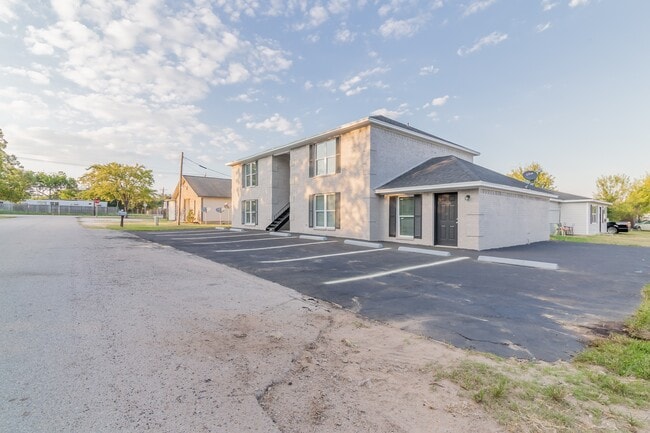 property at 105 Willwood Dr